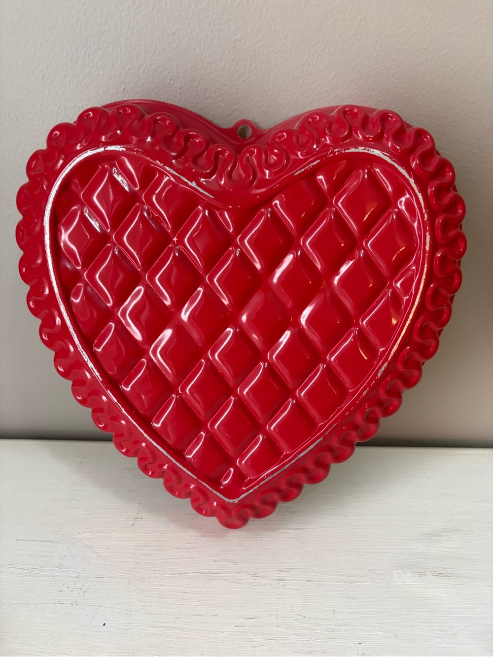 Heart-Shaped Red Decorative Cake Pan - Glossy Bakeware